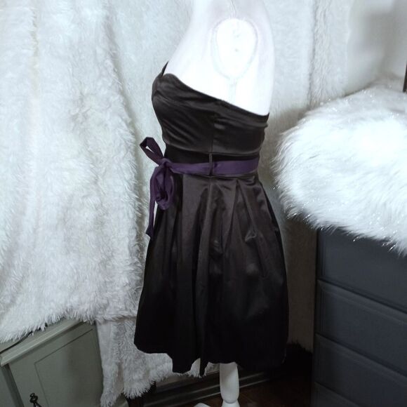 FOREVER 21 BLACK STRAPLESS FIT & FLAIR W/PURPLE SASH SZ.XS EUC - Picture 5 of 8